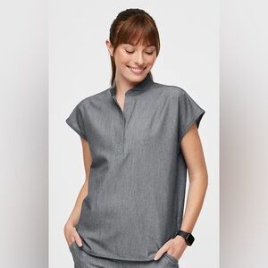 FIGS Women’s Rafaela Oversized Scrub Top Graphite Size S - Excellent condition !
